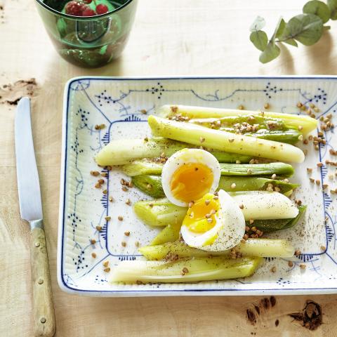 Poireaux vinaigrette, oeuf mollet, sarrasin grillé