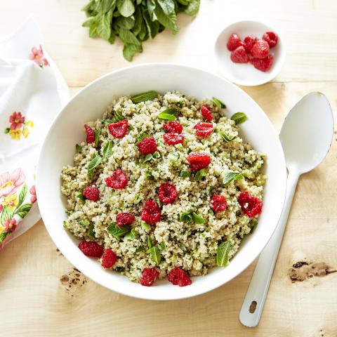 Salade froide de quinoa, menthe et framboises