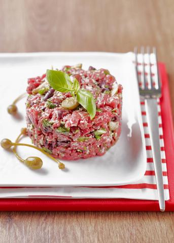 Tartare de boeuf à l'italienne, pommes de terre au romarin