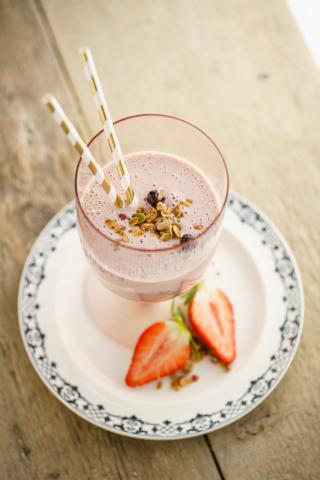 Milk-shake aux fraises, vanille et avoine