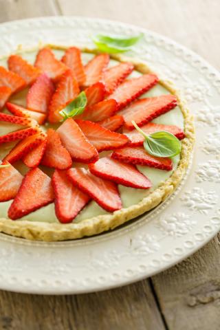 Tartelettes aux fraises, crème fouettée au basilic