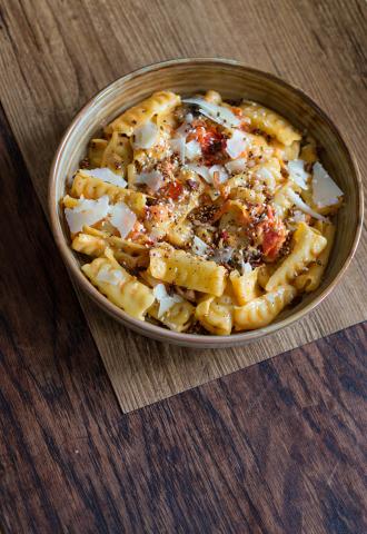 Festonati à la crème tomatée au paprika fumé, champignons de saison, fromage et bœuf