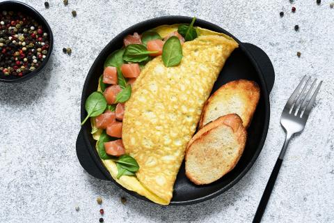 Omelette à la truite fumée