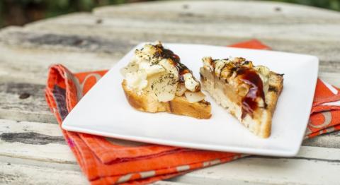 Canapé de craquelin, poire et chèvre