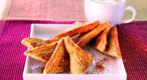 Café et pain perdu à la cannelle