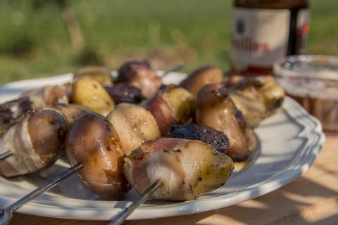 Brochettes de pommes de terre aux deux boudins