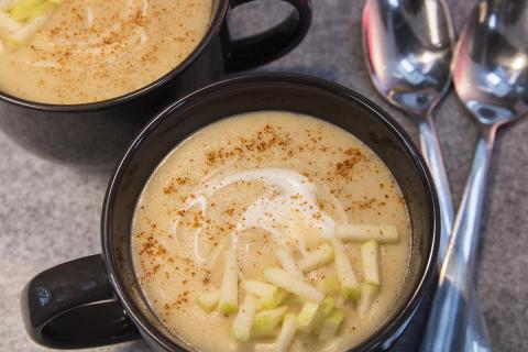 Potage hongrois aux pommes de terre et pommes