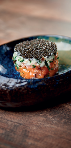 Caviar sur son lit de crème et de tartare de truite