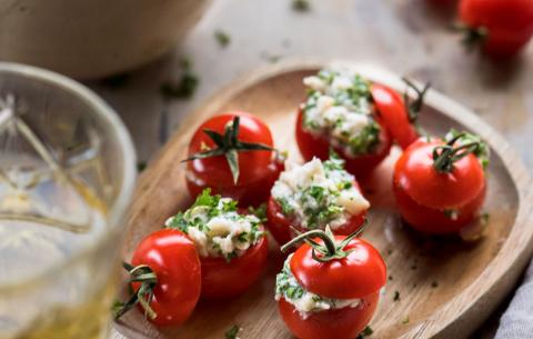 Tomates cerises farcies d’escavèche de Chimay IGP