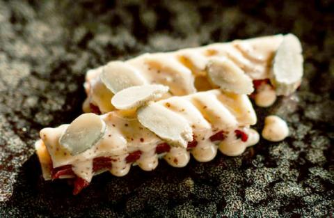 Mille-feuille de pommes de terre et tartare de boeuf