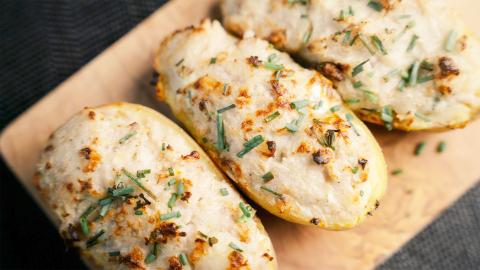 Pommes de terre farcies au bleu et poire