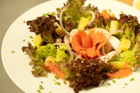 Salade de pommes de terre à la truite fumée