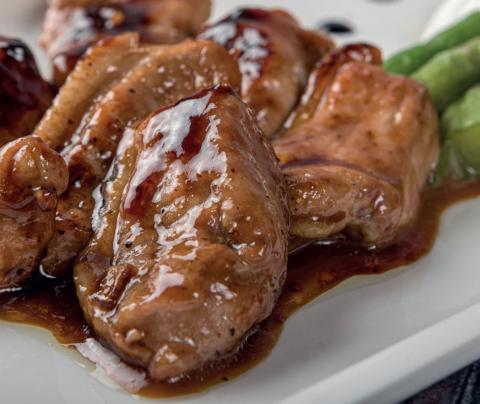 Agneau aux pommes de terre et légumes de saison au four