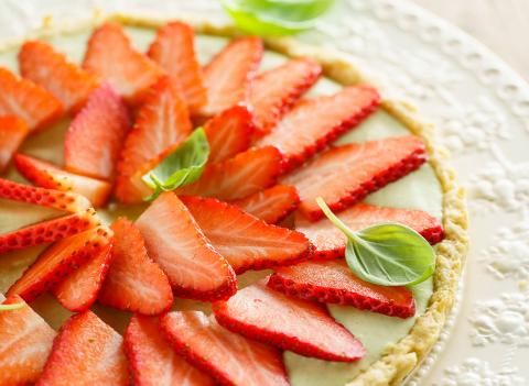 Tartelettes aux fraises, crème fouettée au basilic