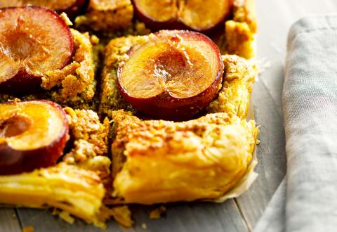 Tarte aux prunes et pistaches