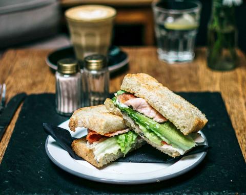 Croque-monsieur au poulet et fromage frais