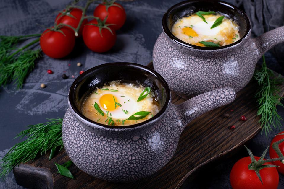 Oeuf en cocotte, champignon châtaigne caramélisé au curry français