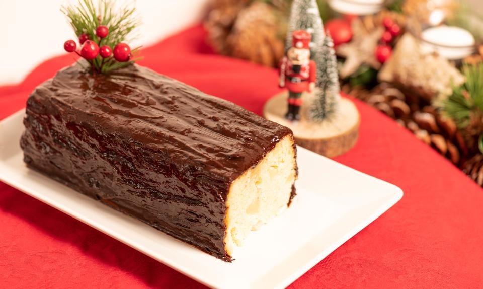 Bûche de Noël aux pommes de terre, chocolat et poire