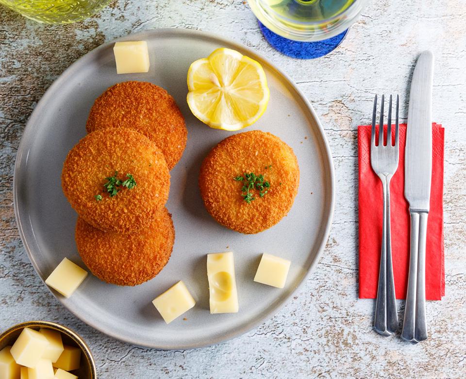 Croquette de volaille crémeuse aux épices, salade de topinambours