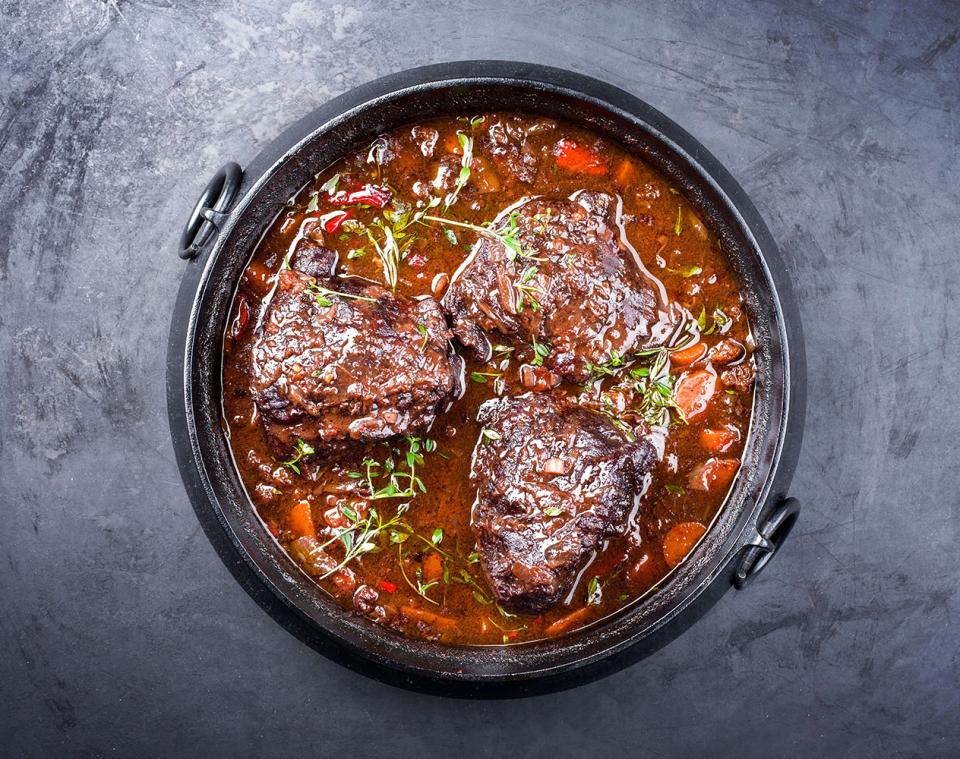 Joue de bœuf confite aux haricots verts et aux chanterelles